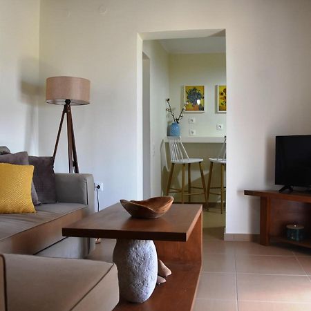 Nelleas Home Adámas Eksteriør bilde